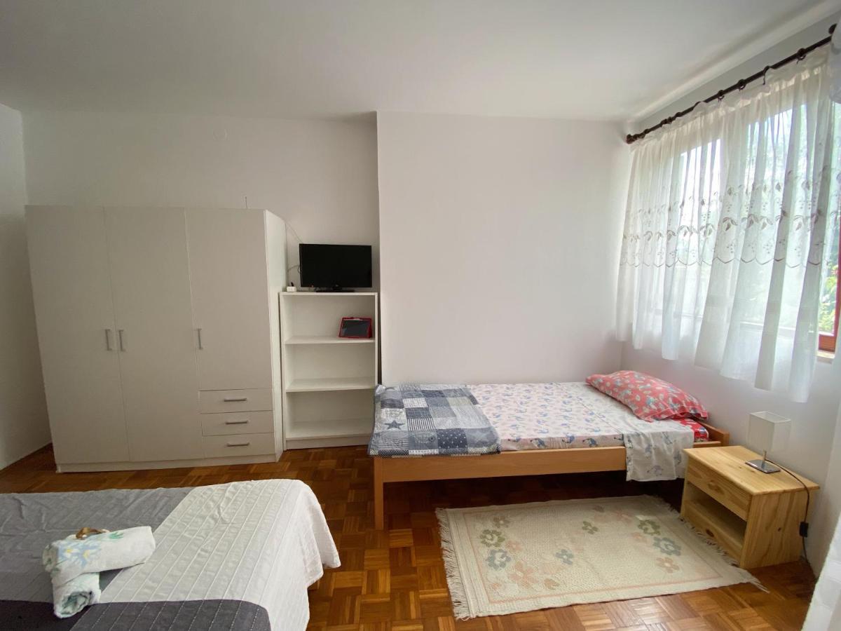 Apartments Lungomare พูลา ภายนอก รูปภาพ